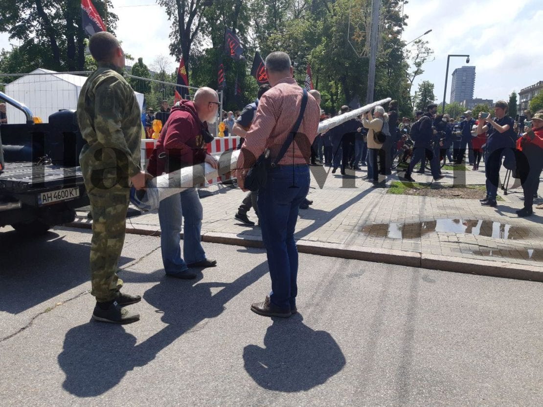 В Днепре масштабный митинг возле ОГА (Фото, видео)