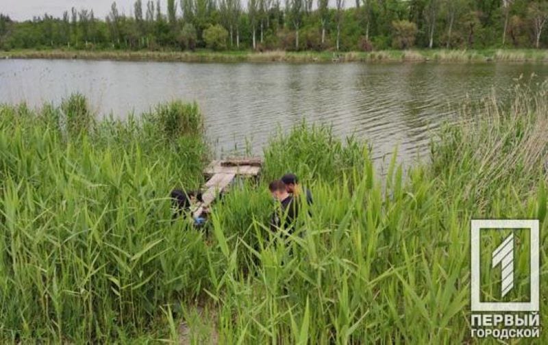 Под кривым. Пруд камыши утопленники. Тело рыбака обнаружили в камышах. Рыбаки на речке нашли мёртвую женщину.