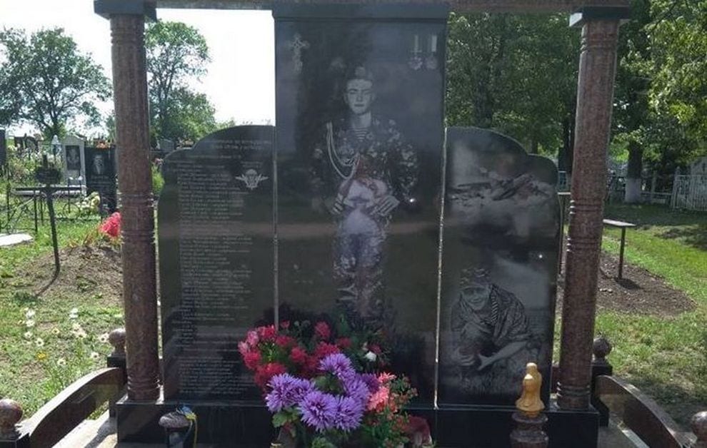 Мать погибшего десантника увековечила память всех 49 героев. Новости Днепра