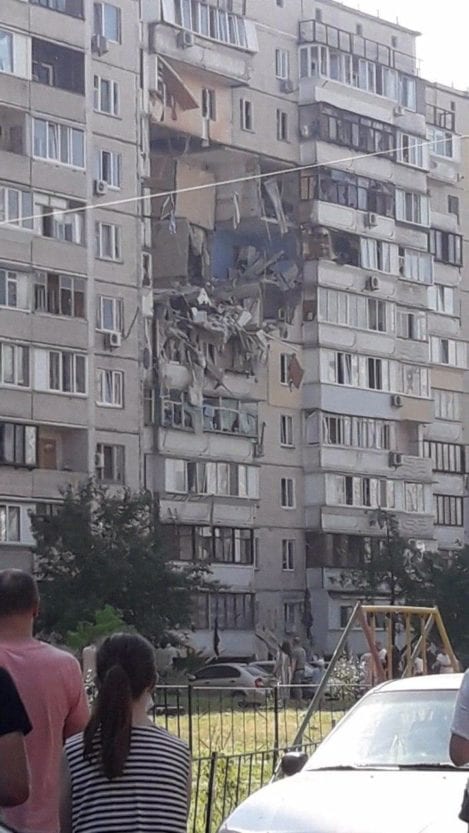 Взрыв газа в Киеве: раскурочено несколько этажей (Фото, видео)