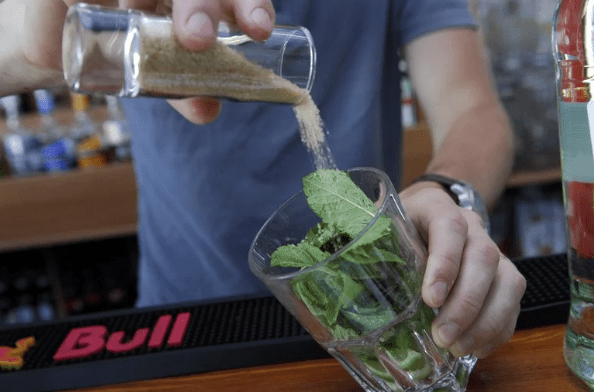 Клубничный мохито: лучший рецепт от бармена (Фото)
