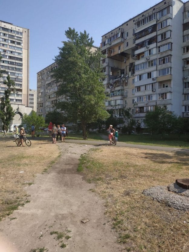 Взрыв газа в Киеве: раскурочено несколько этажей (Фото, видео)