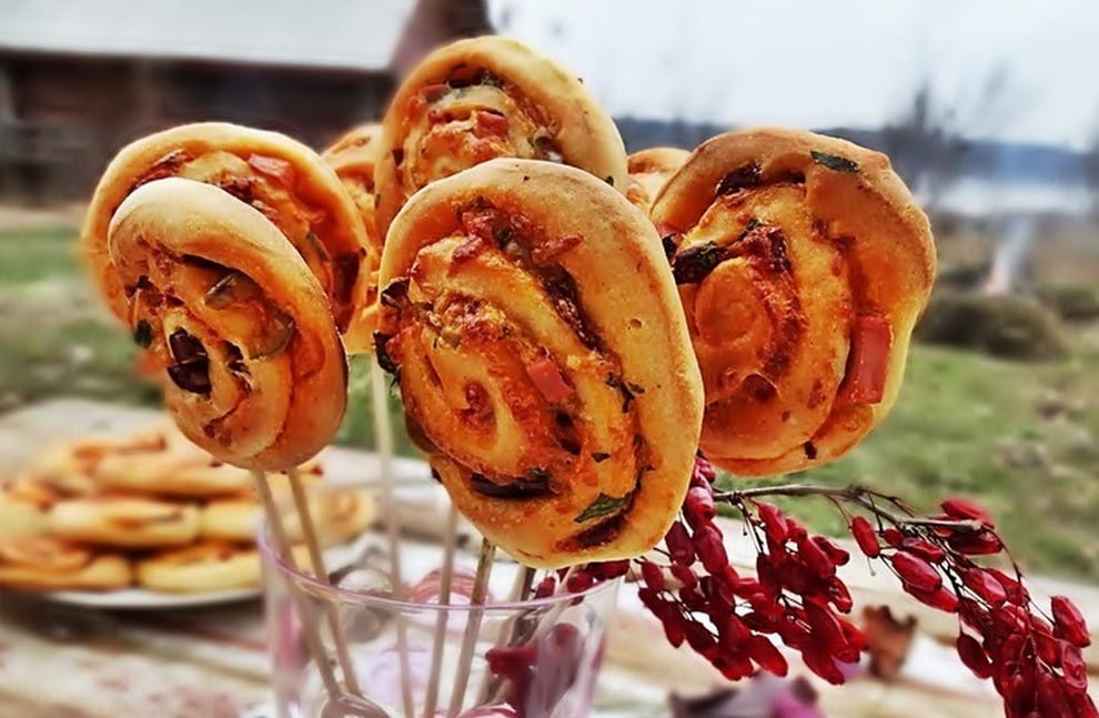Пицца на палочке "Маргаритка": рецепт вкуснейшей закуски