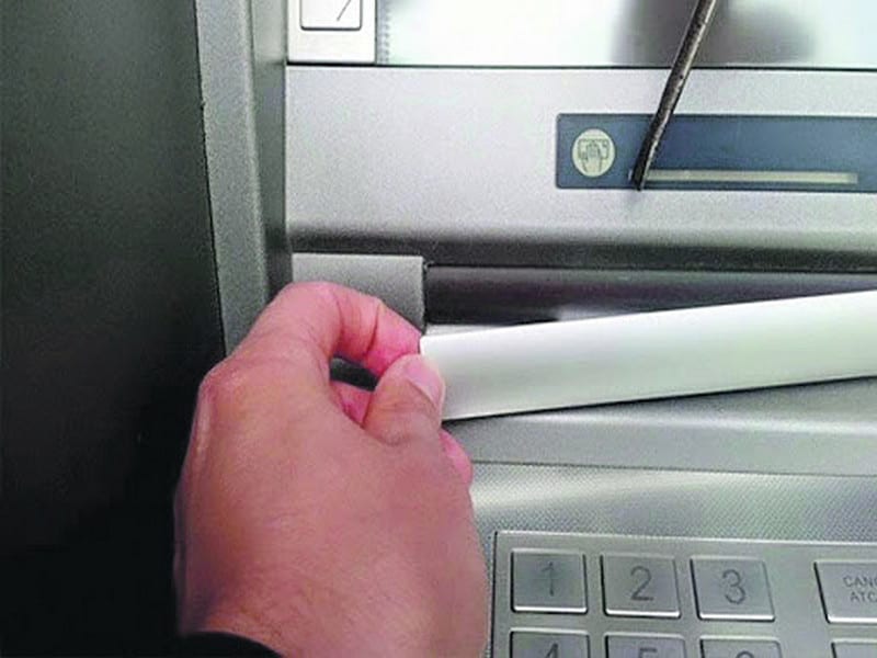 Мошенники придумали способ заполучить наличные из банкомата