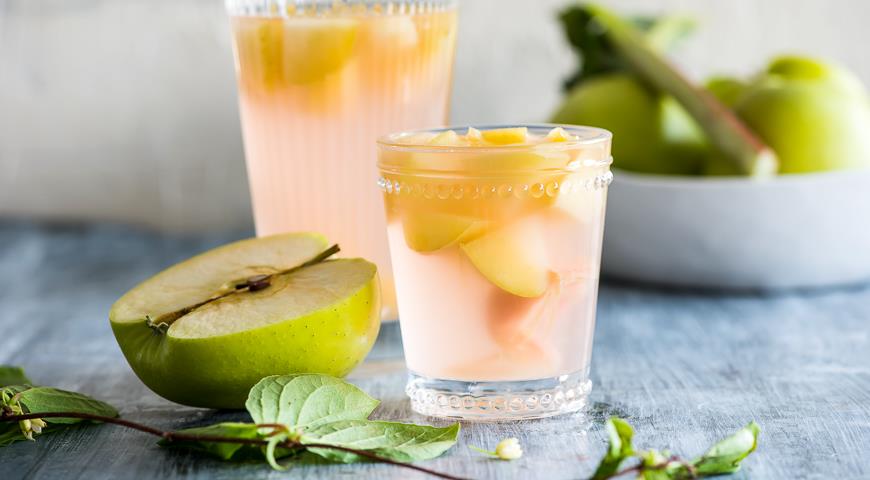 Вкусный и очень полезный: простой рецепт компота из свежих яблок