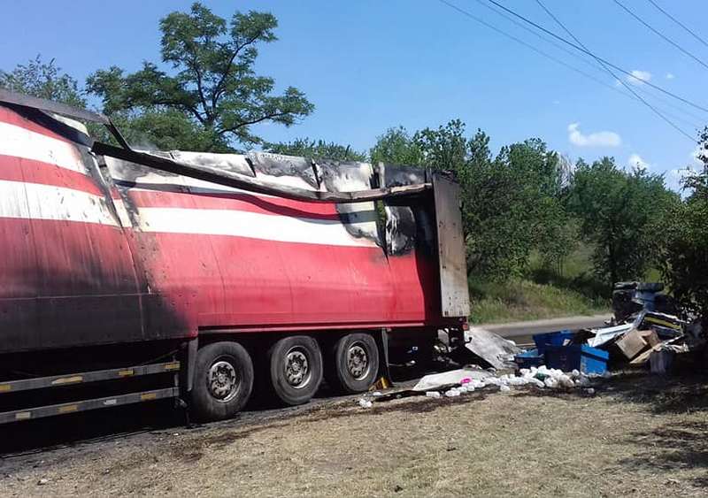 Под Днепром сгорела фура с почтой. Новости Днепра