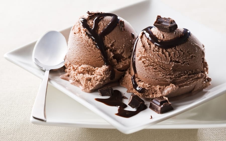 Домашнее шоколадное мороженое: рецепт любимого летнего десерта (Фото)