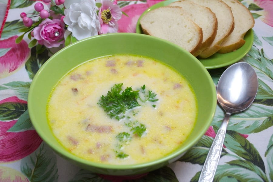 Сырный суп с гренками: сытно и вкусно (Фото)
