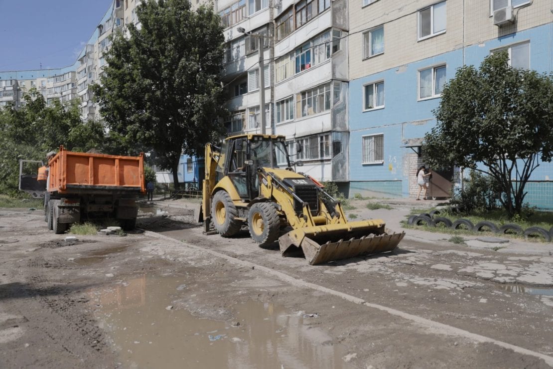 У Дніпрі будують зливову каналізацію на вулиці Моніторній