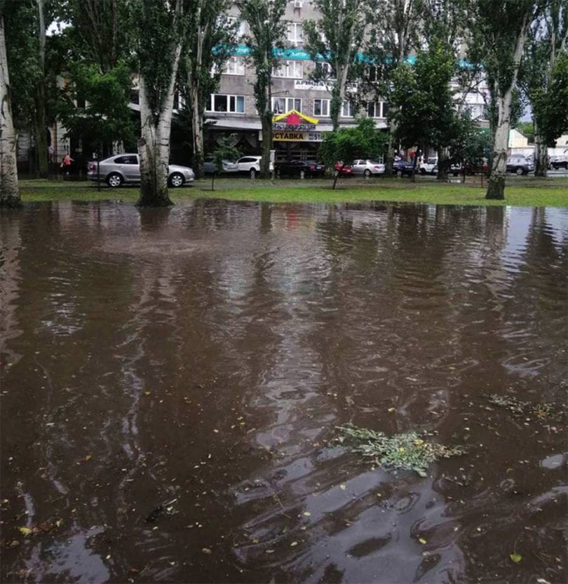 Из-за мощного ливня Николаев ушел под воду (Фото, видео)