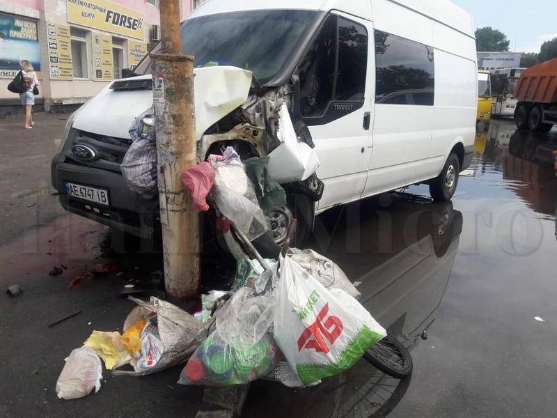 Кровавое ДТП под Днепром: пострадал велосипедист. Новости Днепра