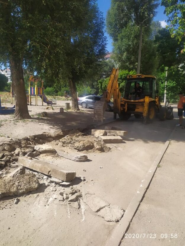 В Днепре на Донецком шоссе начали ремонт внутридомовой дороги