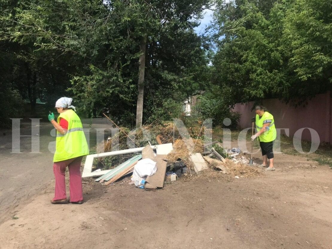 Улицы Днепра очищают от стихийных свалок