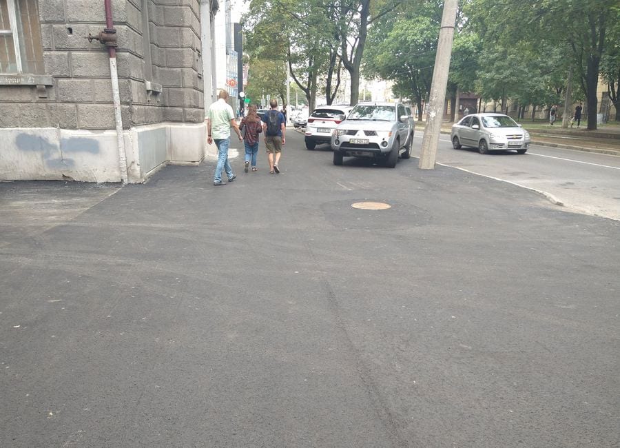 В Днепре на Гагарина коммунальщики капитально отремонтировали пешеходную зону (Фото)