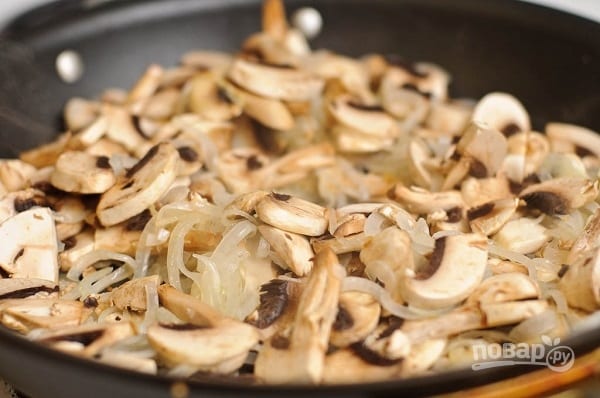 Жульен с грибами и курицей: рецепт сытного и ароматного блюда (Фото)