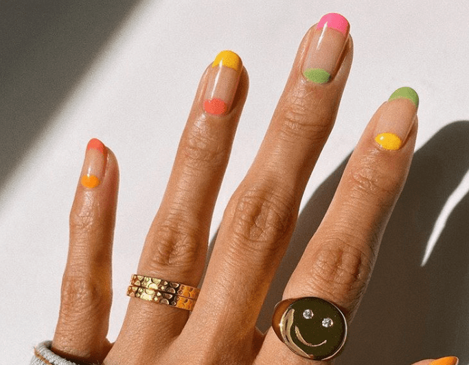 ТОП-10 идей маникюра на лето 2020: яркий минимализм