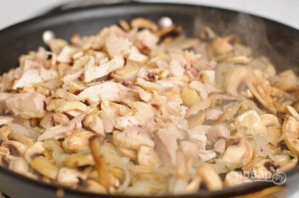 Жульен с грибами и курицей: рецепт сытного и ароматного блюда (Фото)