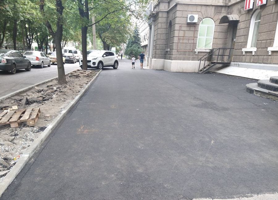 В Днепре на Гагарина коммунальщики капитально отремонтировали пешеходную зону (Фото)