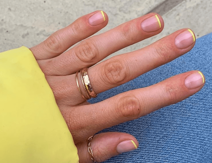 Трендовые цвета в летнем маникюре 2020: лайм, персик и земляника