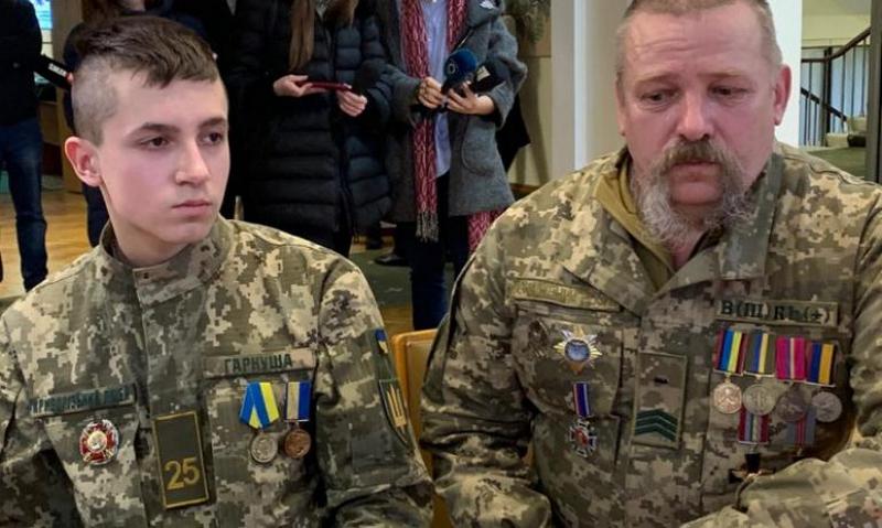 17-летний герой с Днепропетровщины получил орден "За мужество"