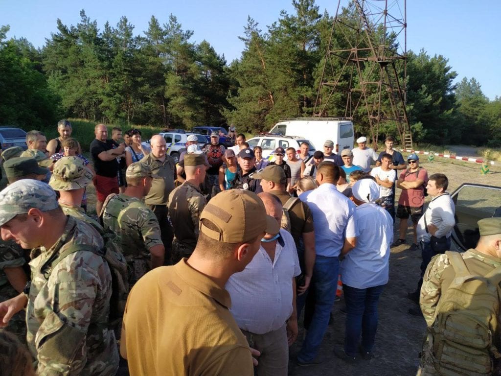 Под Днепром сотни человек сутки искали без вести пропавшего Артура