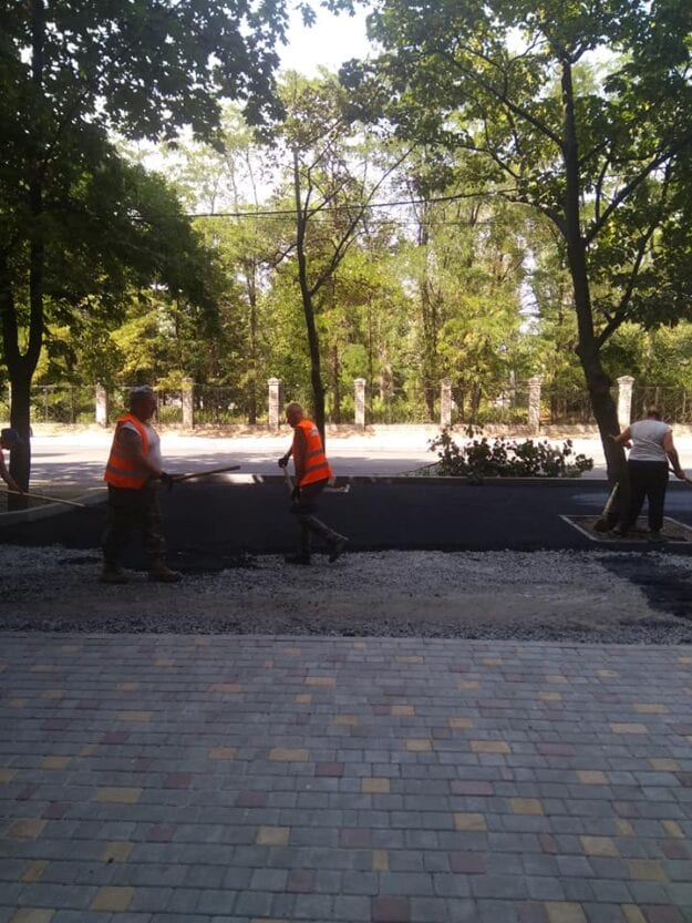 В Днепре жители дома на ул. Байкальской в восторге от новой дороги 