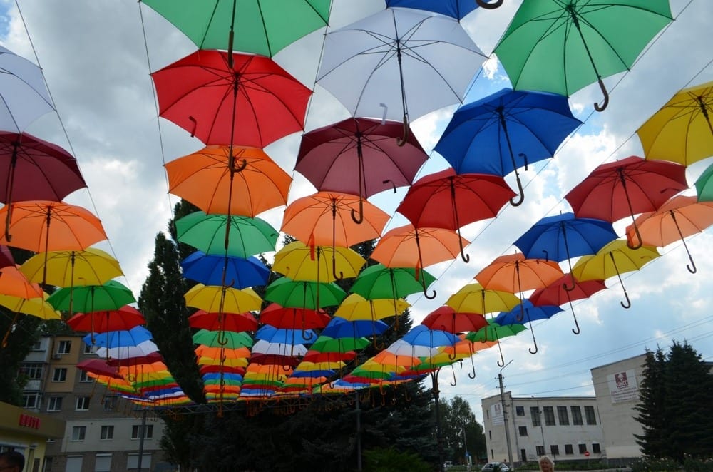Аллея парящих зонтиков и новый фонтан: под Днепром появилось новое место для прогулок (Фото)