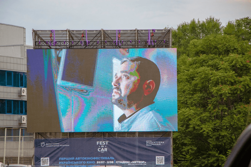 У Дніпрі розпочався перший автокінофестиваль українського кіно «FESTinCAR2020»