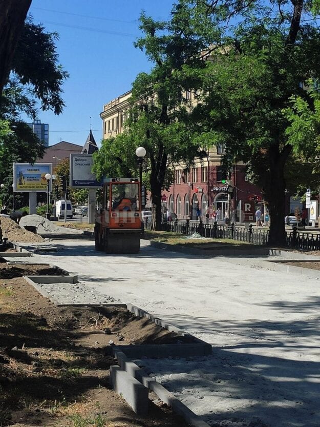 В Днепре завершается ремонт аллеи на проспекте Яворницкого (Фото)