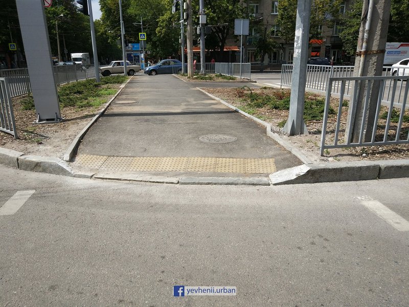 Как выглядят после ремонта тротуары в Днепре на Титова и Поля
