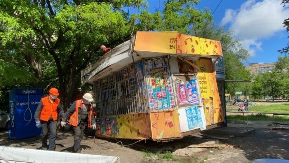 В Днепре горсовет больше не принимает жалобы на наливайки и незаконные ларьки