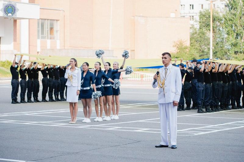 В Днепре на флешмобе «засияло» сине-желтое солнце