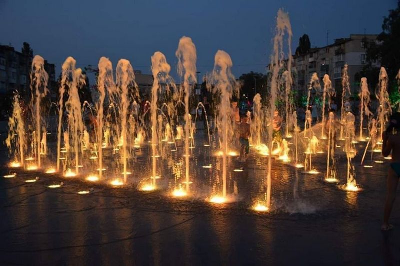 Жителей Новомосковска и гостей города приглашают полюбоваться на "танцующий фонтан"