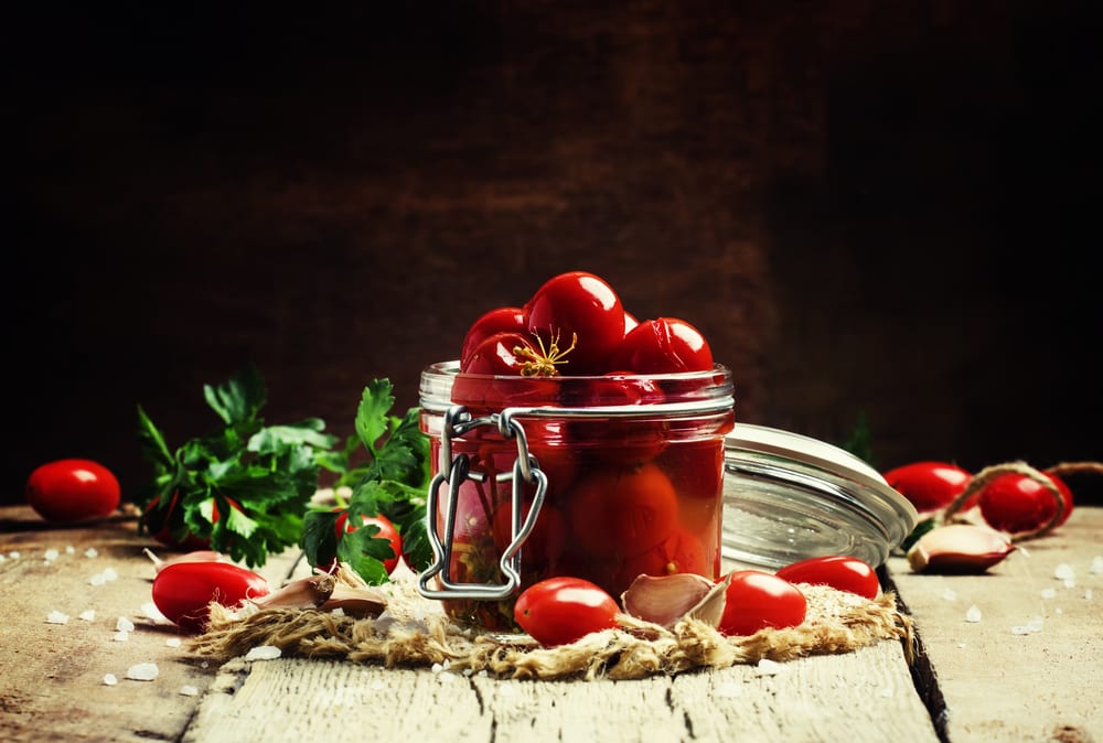 ТОП-5 секретов вкусных консервированных помидоров