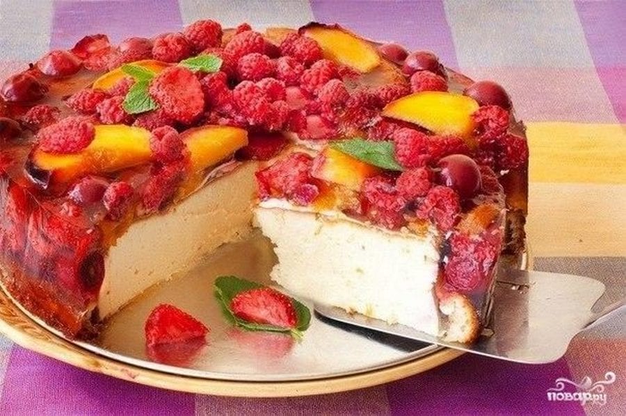 Чизкейк со свежими ягодами: нежный праздничничный десерт (Фото)