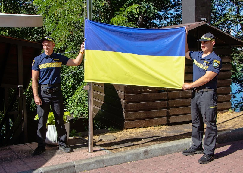 У Дніпрі на Монастирському острові вперше підняли Державний Прапор України