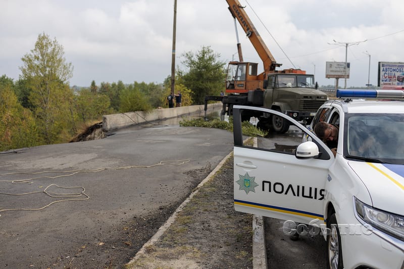 В Днепропетровской области обвалился мост через Днепр