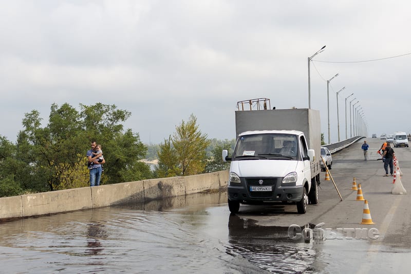 В Днепропетровской области обвалился мост через Днепр