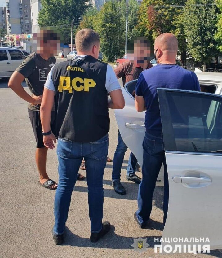 В Днепре на взятке задержали двух крупных чиновников