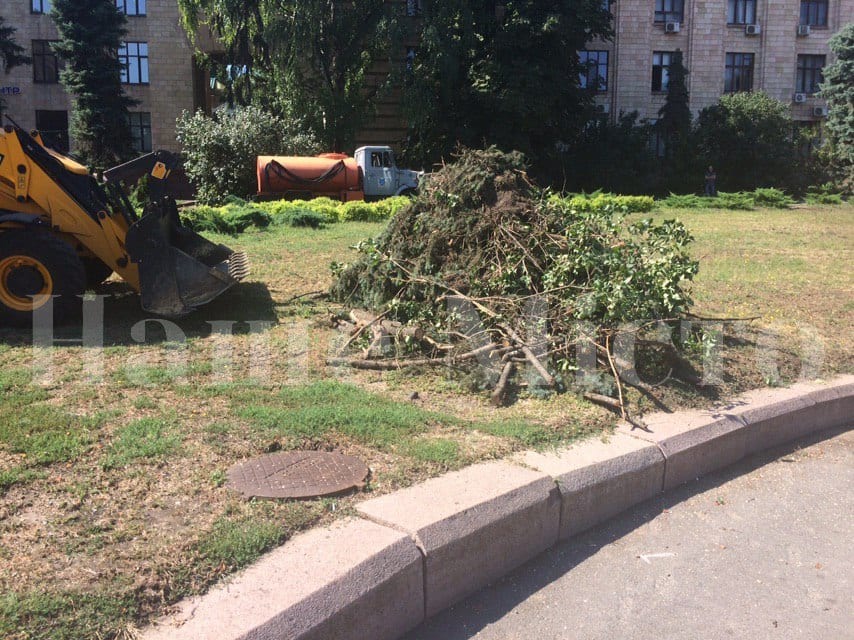 Шквальный ветер, ливень и град: в Днепре последствия бури устранили за считанные часы (Фото)