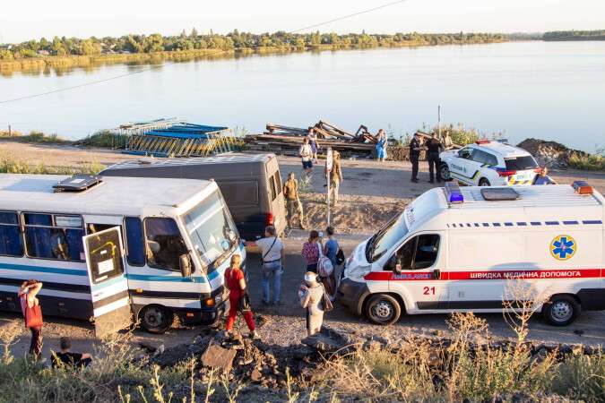 Под Днепром рейсовый автобус едва не свалился с моста. Новости Днепра