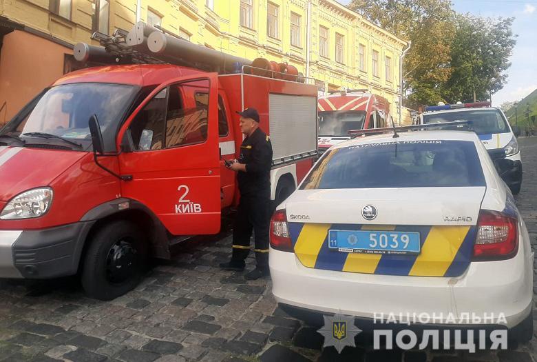 В Киеве произошел взрыв в популярном заведении на Андреевском спуске: есть пострадавшие (Фото)