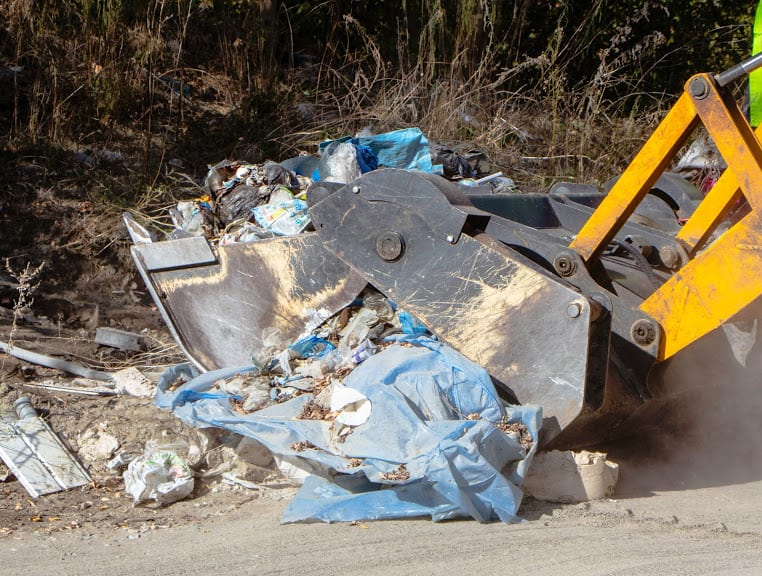 В Днепре продолжается ликвидация стихийных свалок