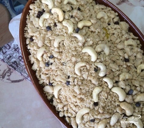 Грушевый крамбл с орехами: рецепт рассыпчатого десерта (Фото)