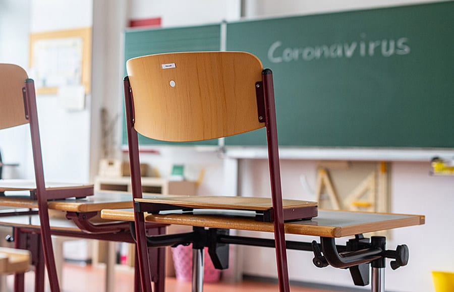 В Украине хотят ввести страховку от коронавируса для школьников и учителей