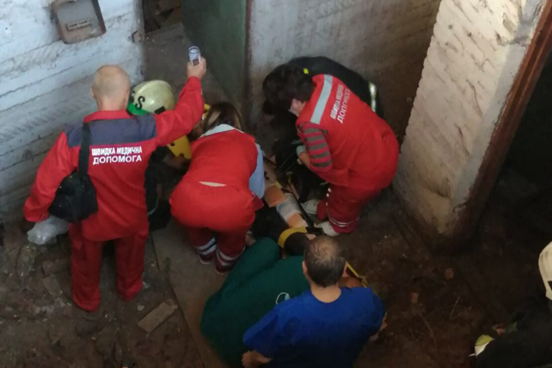 Многочисленные ушибы тела: под Днепром подросток упал в подвал заброшенной шахты 