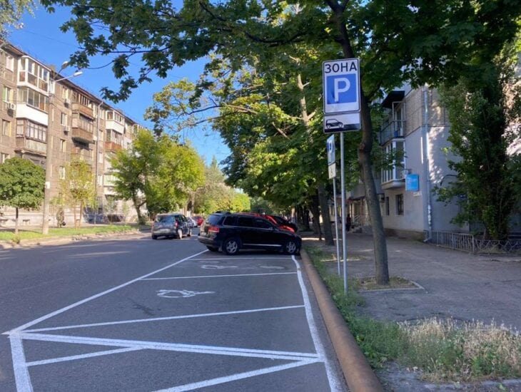 Новый тариф и предупреждения вместо штрафа: в Днепре презентовали памятку для работы инспекторов по парковкам