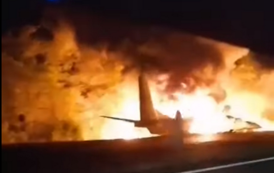 Появилось видео момента падения самолета в Харьковской области