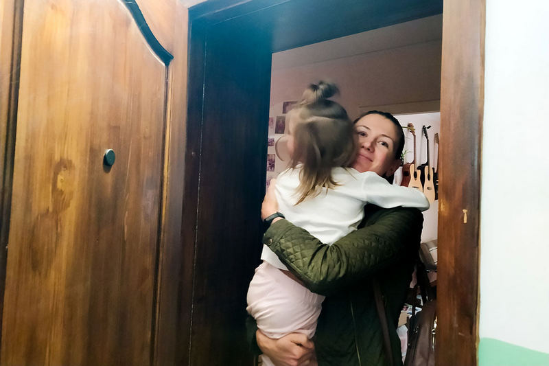 Под Днепром девочка оказалась в закрытой квартире. Новости Днепра
