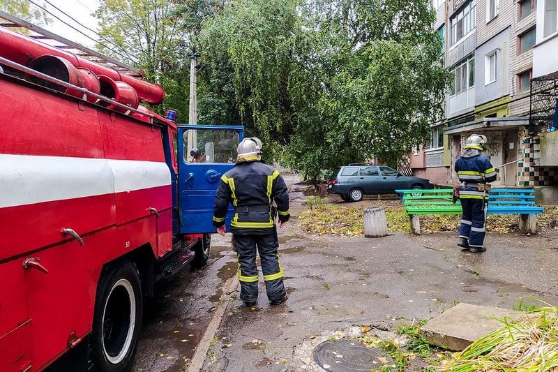 Под Днепром девочка оказалась в закрытой квартире. Новости Днепра